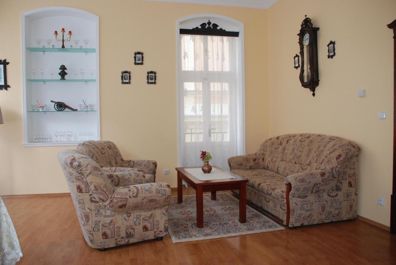 Napoleon Apartment
